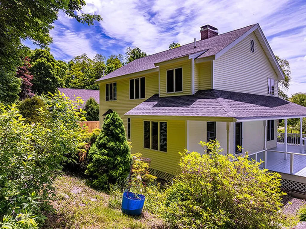 8 N Lewis Avenue Camden ME 04843