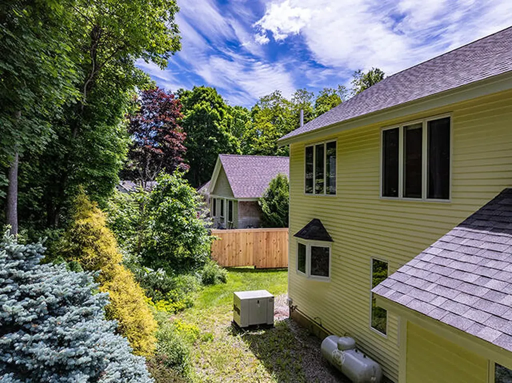 8 N Lewis Avenue Camden ME 04843