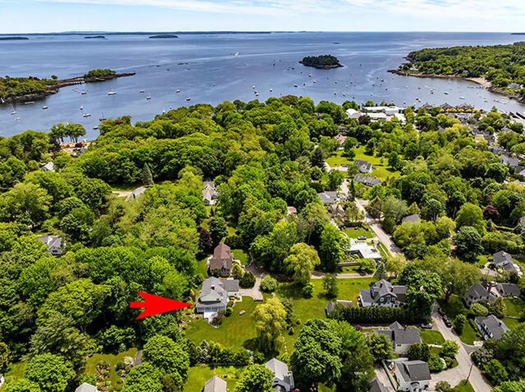 8 N Lewis Avenue Camden ME 04843