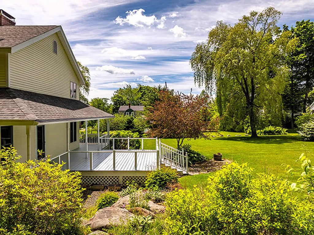 8 N Lewis Avenue Camden ME 04843