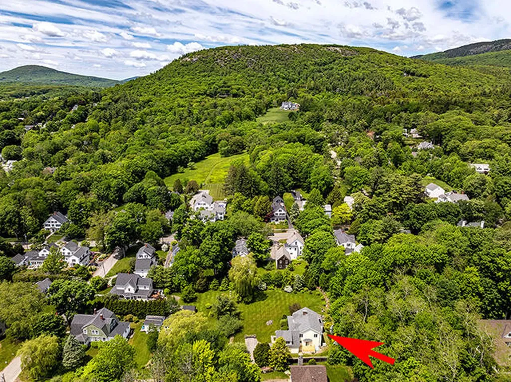 8 N Lewis Avenue Camden ME 04843