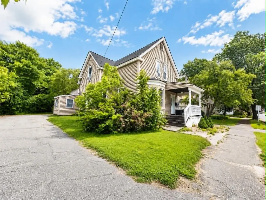 66 Harvard Street Auburn ME 04210