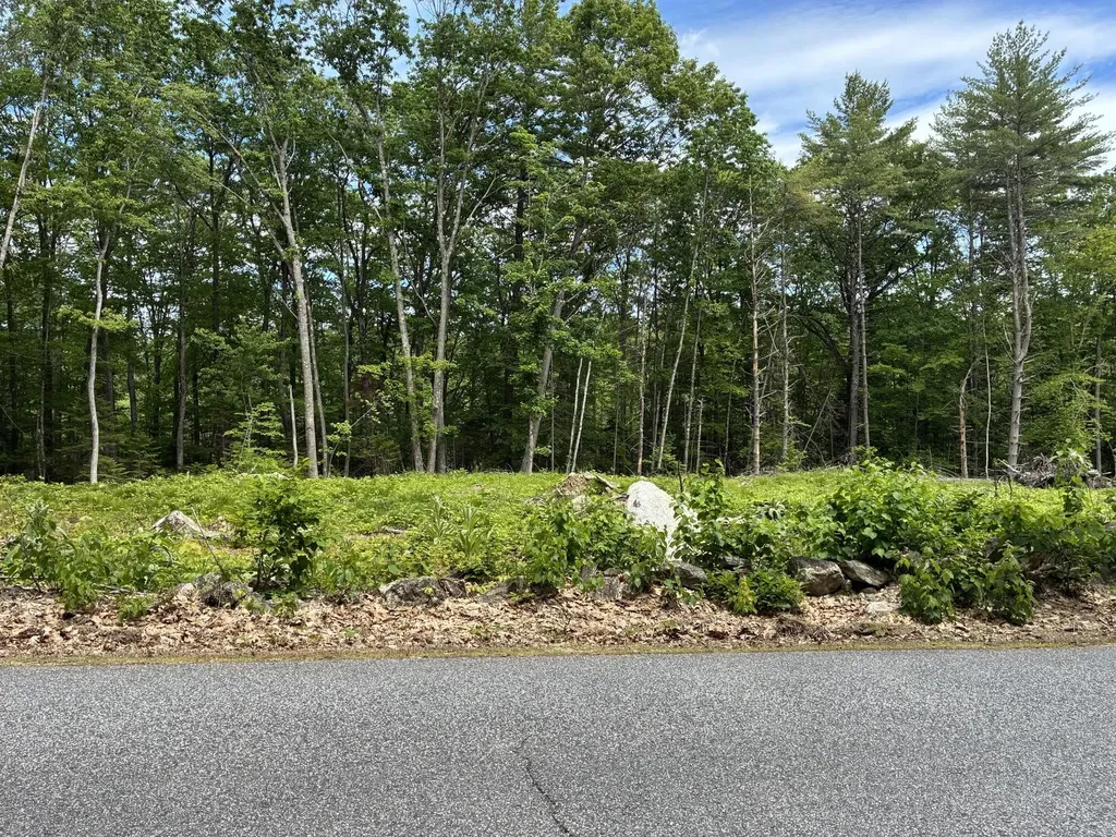 MAP7LOT40 Round The Pond Road Norway ME 04268