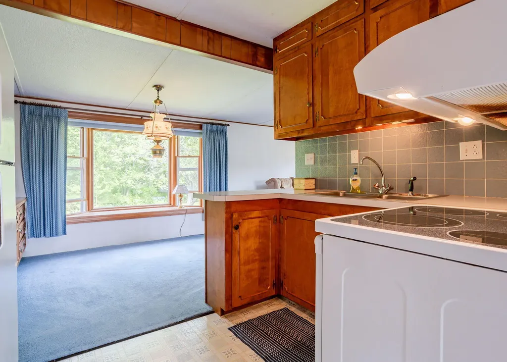 690 Old Portland Road Brunswick ME 04011
