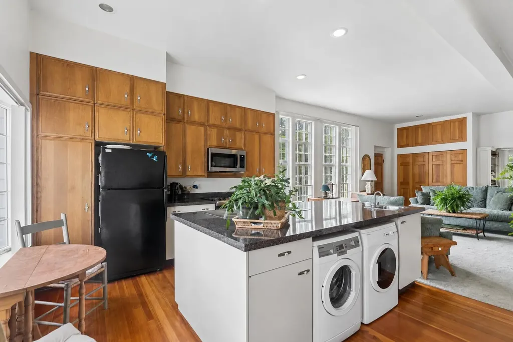 49 Ocean Avenue Kennebunkport ME 04046