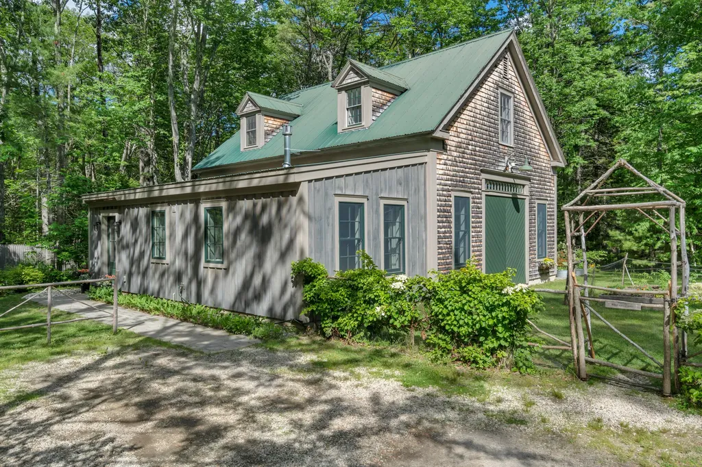 67 S Freeport Road Freeport ME 04032