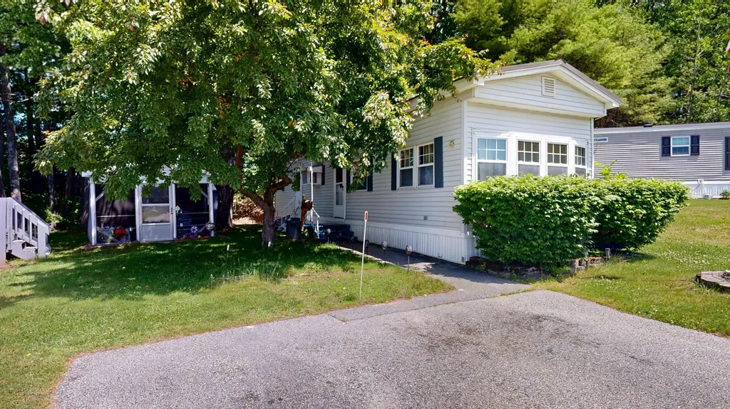 Lewiston ME, 8 Ledgemere Lane