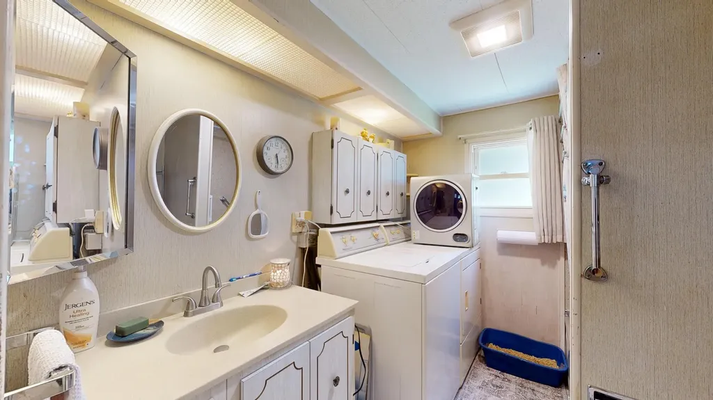 8 Ledgemere Lane Lewiston ME 04240