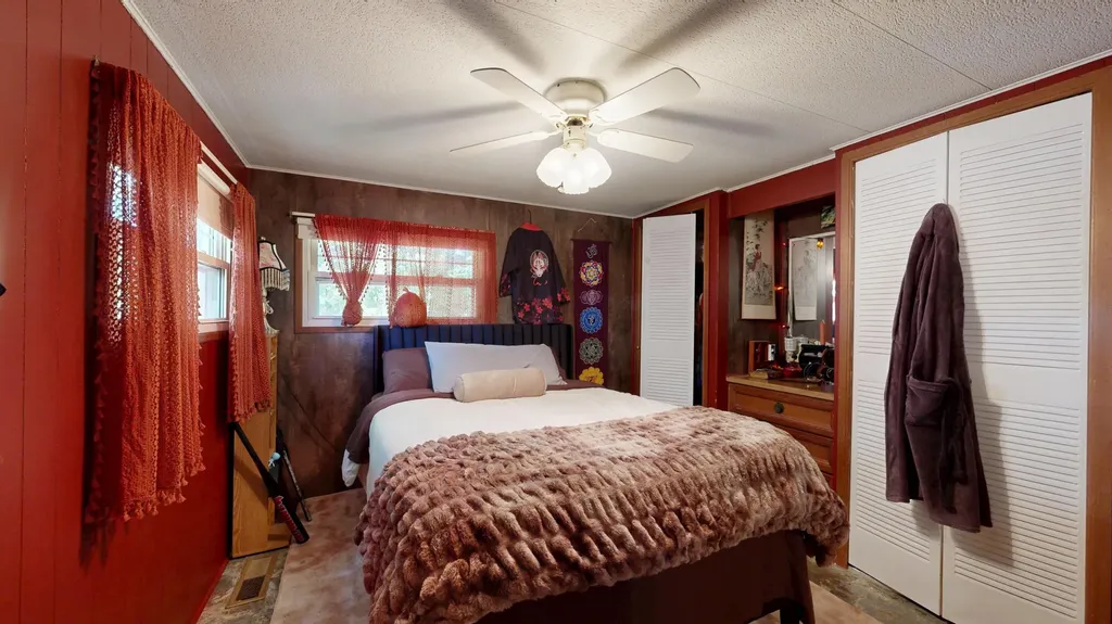 8 Ledgemere Lane Lewiston ME 04240