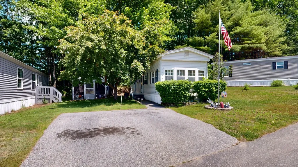 8 Ledgemere Lane Lewiston ME 04240
