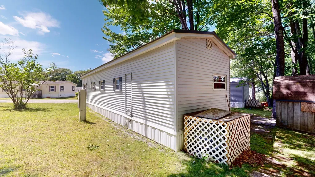 8 Ledgemere Lane Lewiston ME 04240