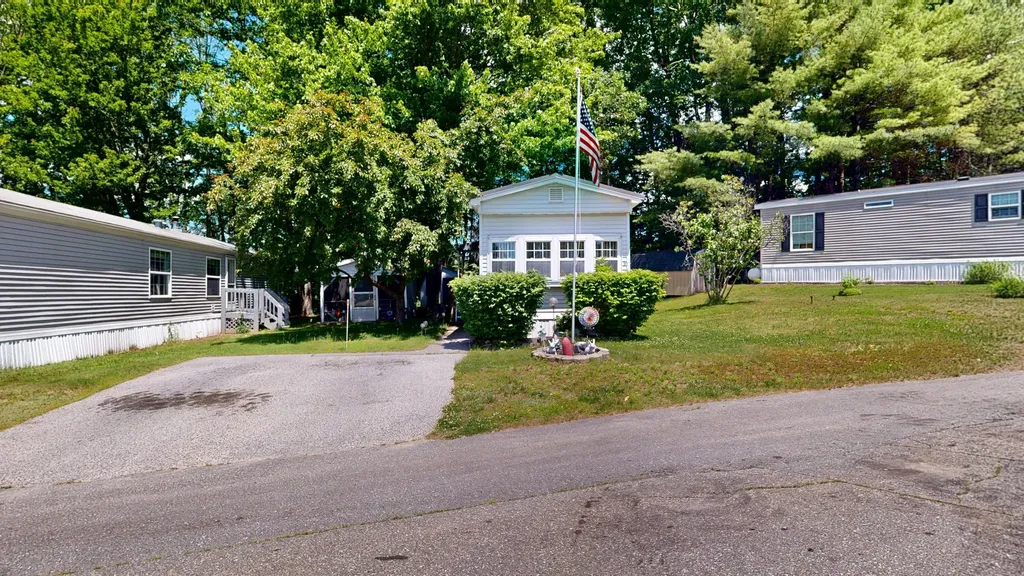8 Ledgemere Lane Lewiston ME 04240