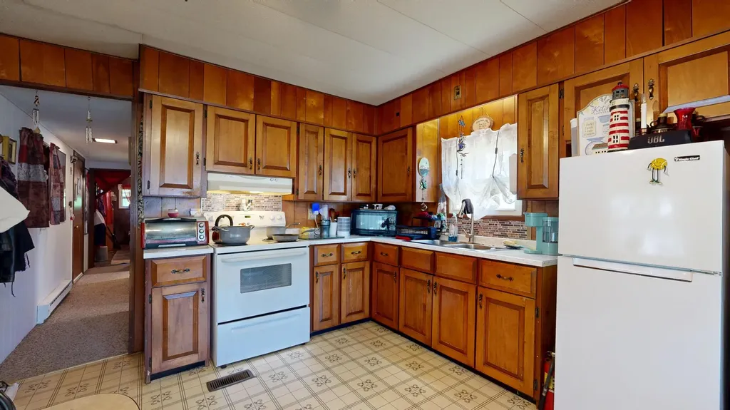 8 Ledgemere Lane Lewiston ME 04240