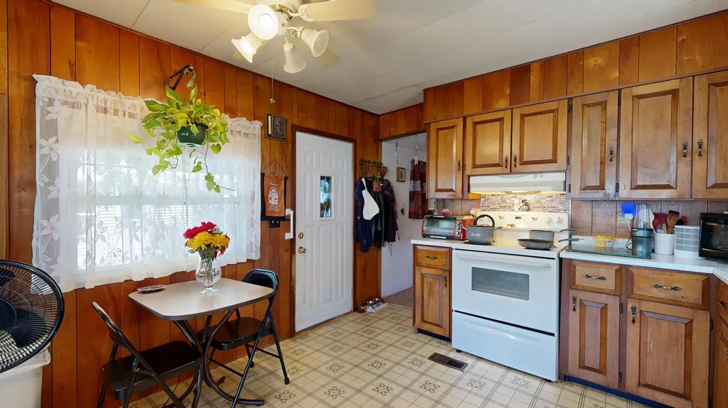 8 Ledgemere Lane Lewiston ME 04240