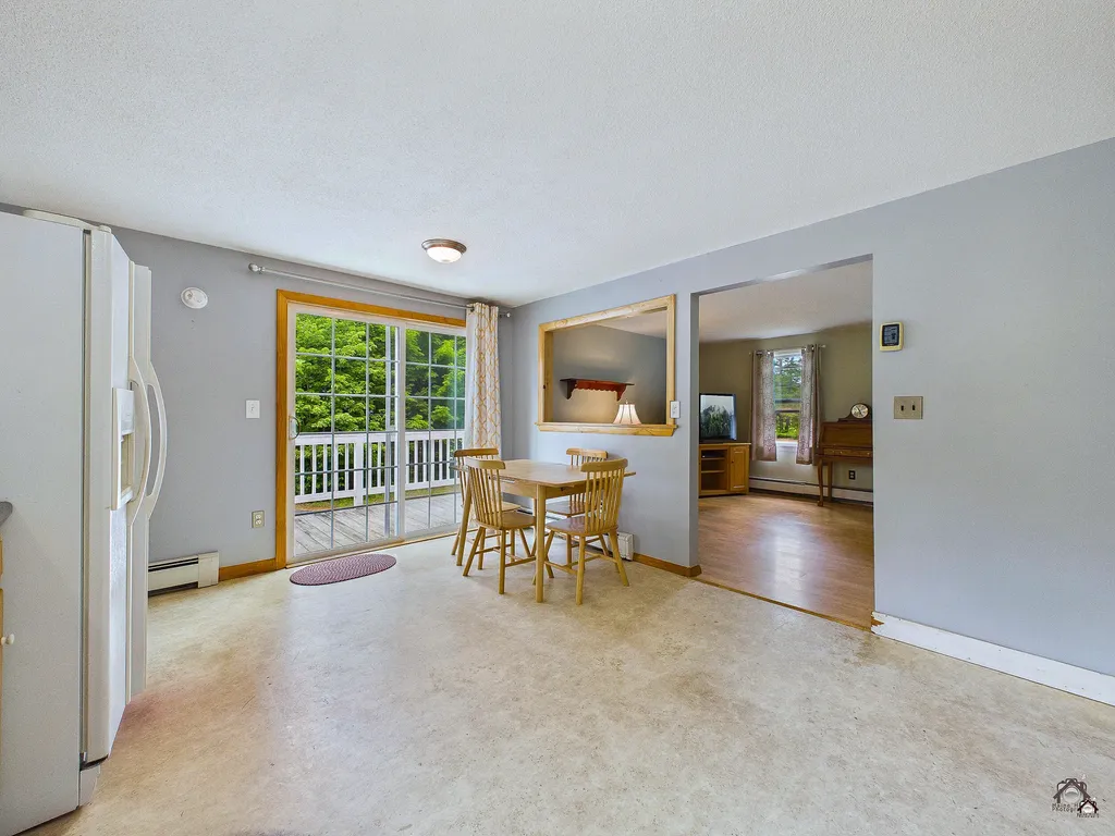 18 Skeetfield Road Oxford ME 04270