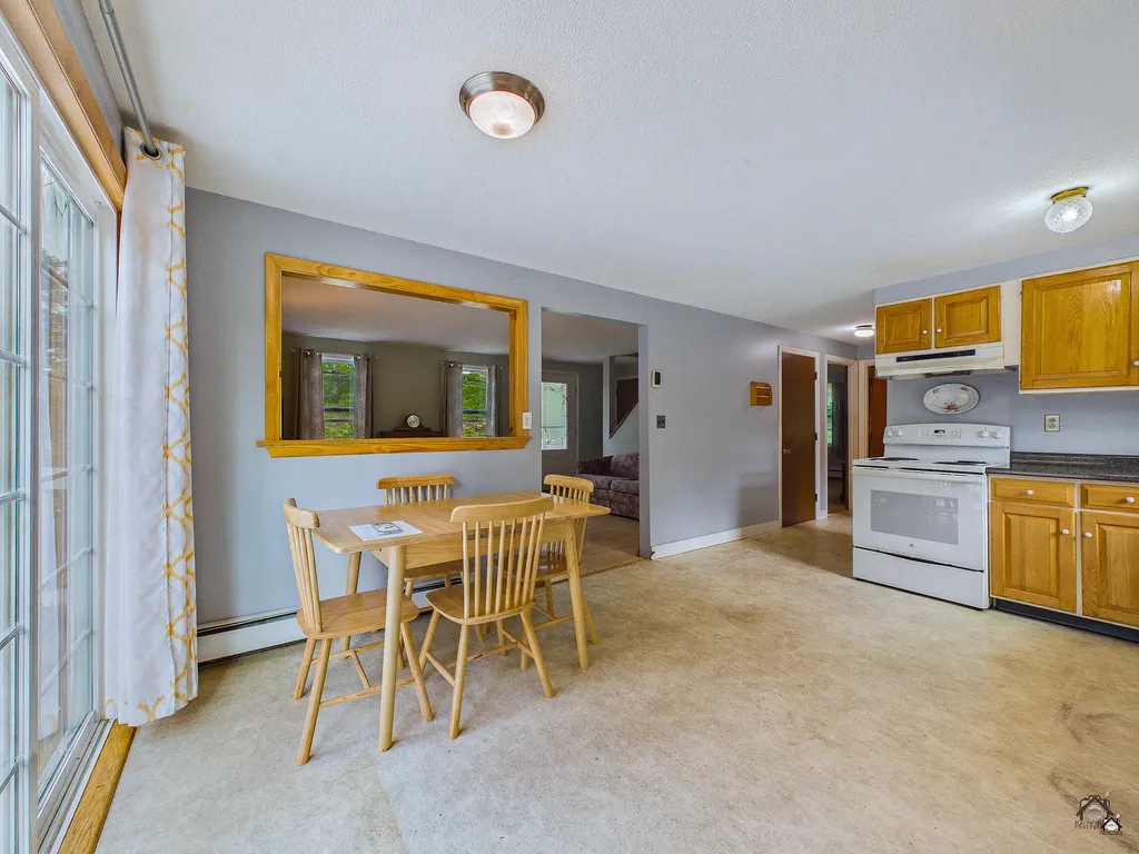 18 Skeetfield Road Oxford ME 04270