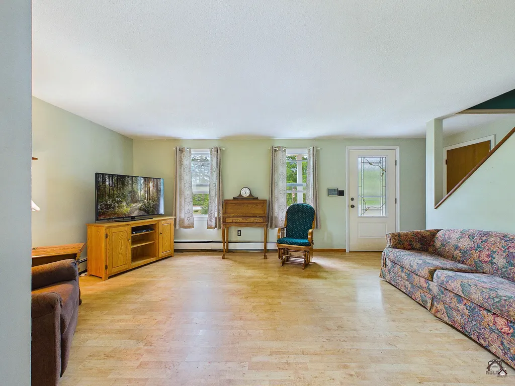 18 Skeetfield Road Oxford ME 04270