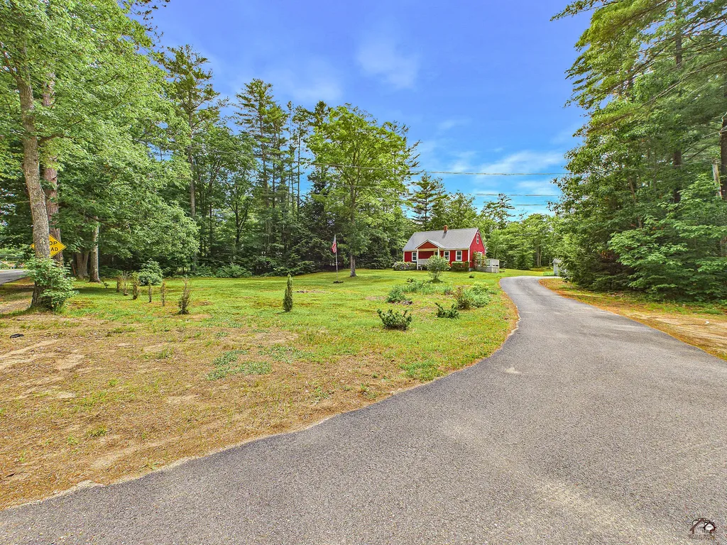 18 Skeetfield Road Oxford ME 04270