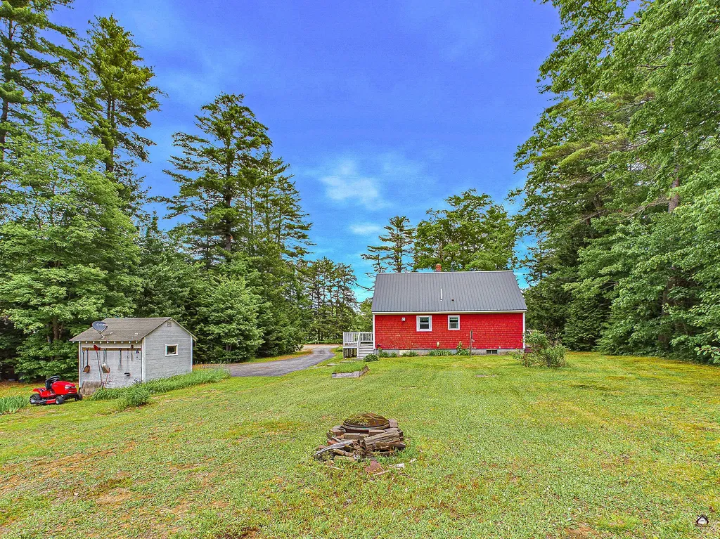 18 Skeetfield Road Oxford ME 04270