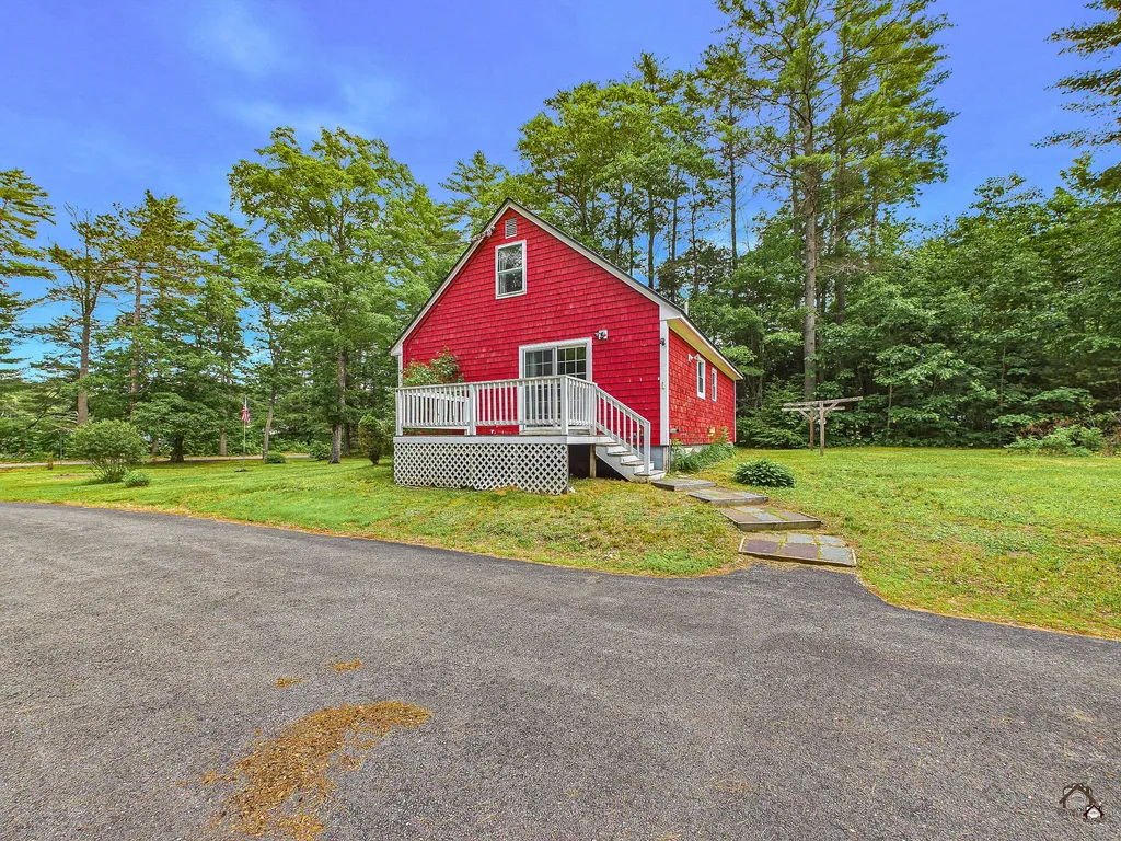 18 Skeetfield Road Oxford ME 04270