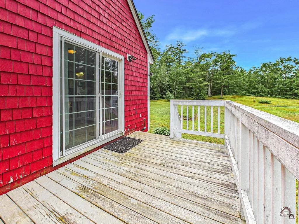 18 Skeetfield Road Oxford ME 04270