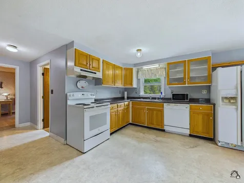 18 Skeetfield Road Oxford ME 04270