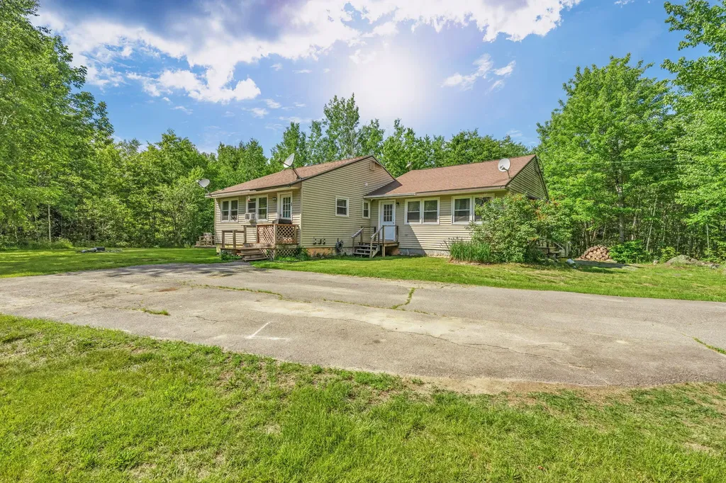 48 Palmer Road Newport ME 04953