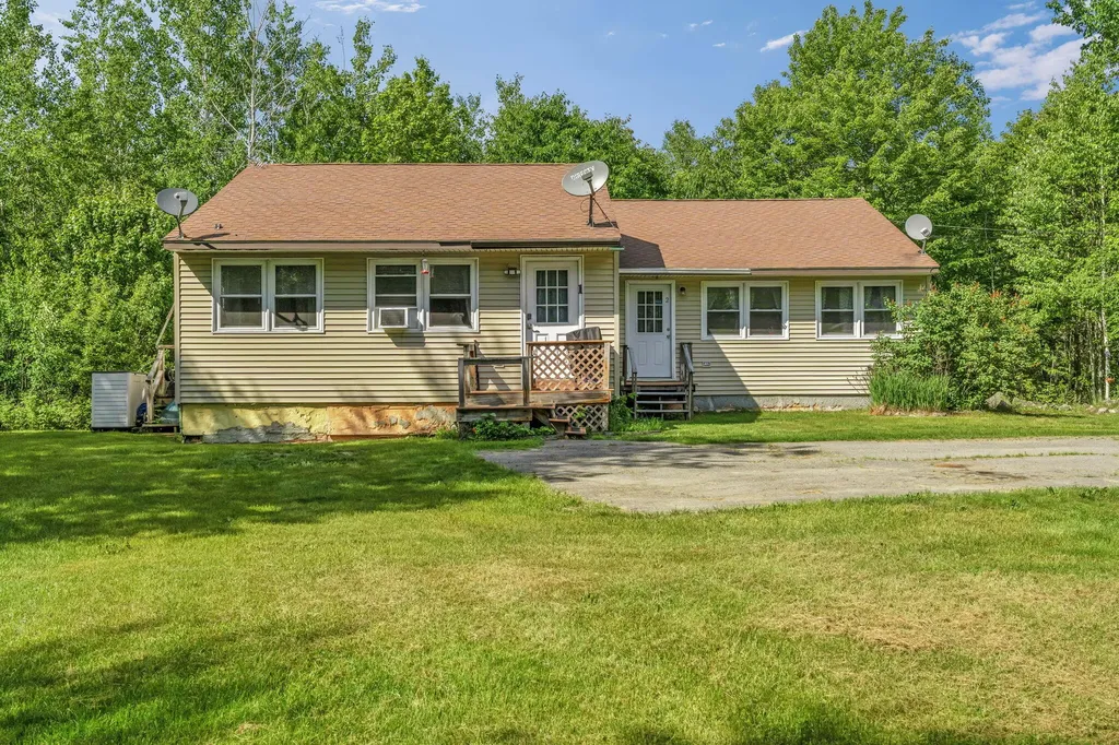 48 Palmer Road Newport ME 04953
