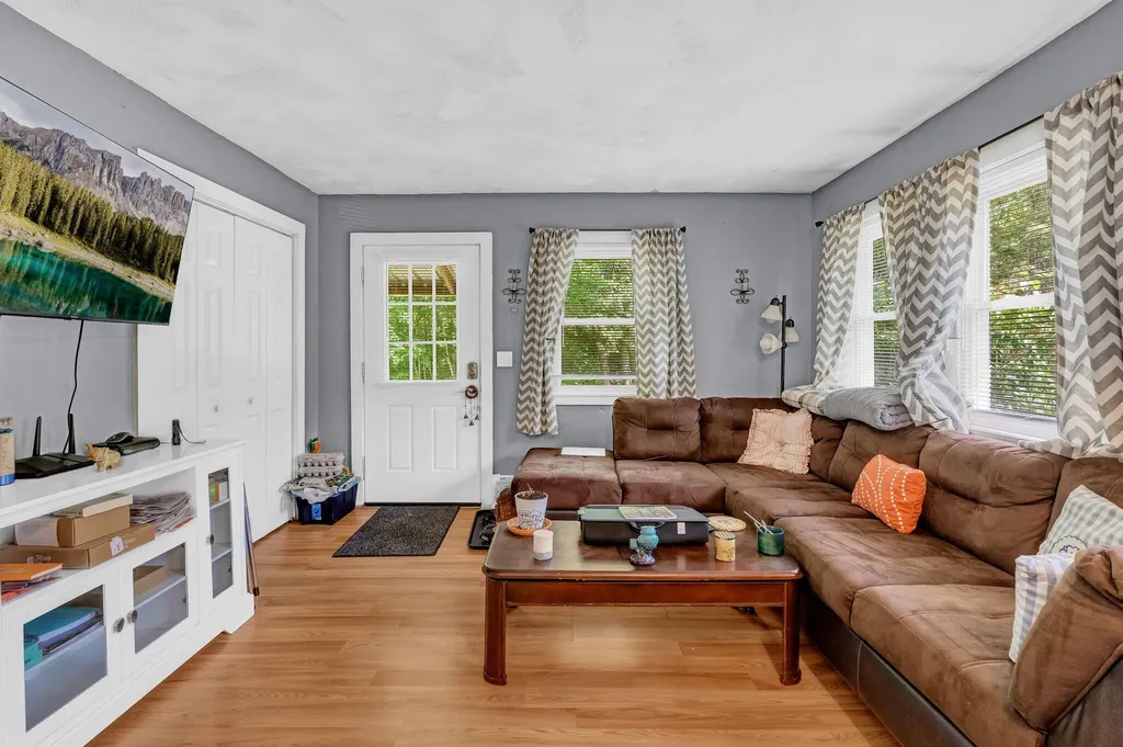 48 Palmer Road Newport ME 04953
