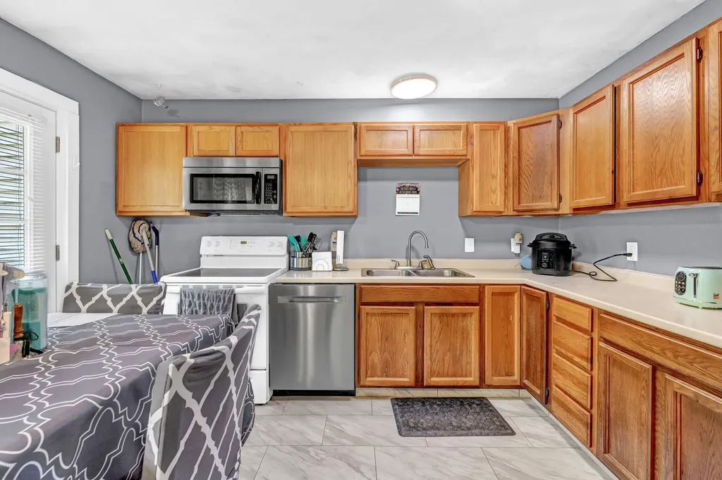 48 Palmer Road Newport ME 04953