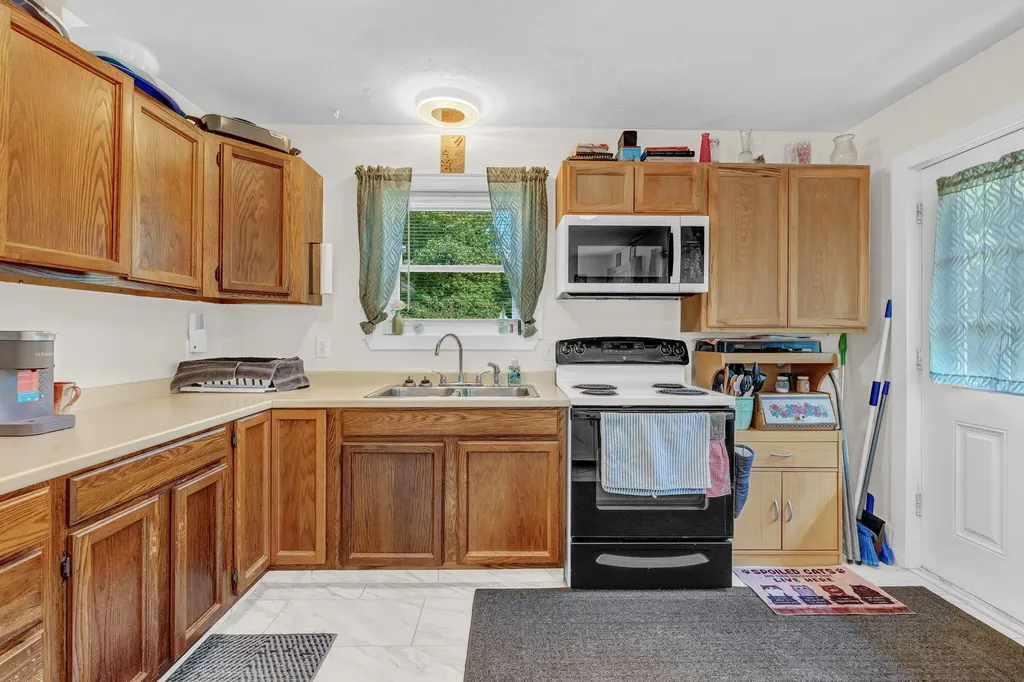 48 Palmer Road Newport ME 04953