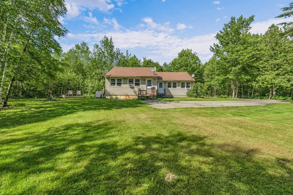 48 Palmer Road Newport ME 04953