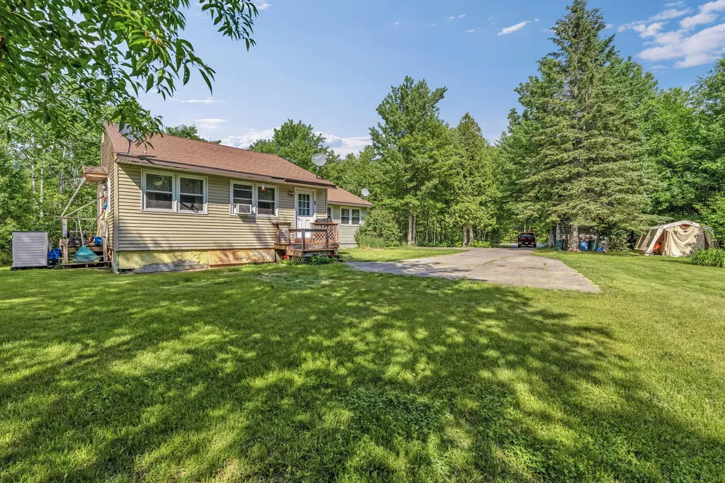 48 Palmer Road Newport ME 04953