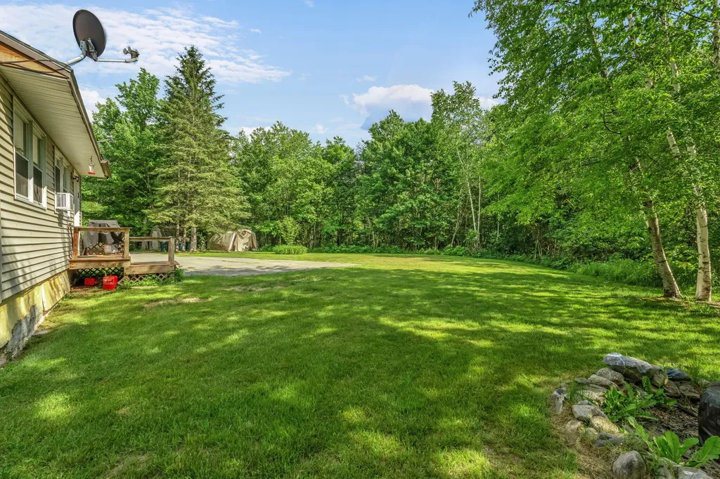 48 Palmer Road Newport ME 04953