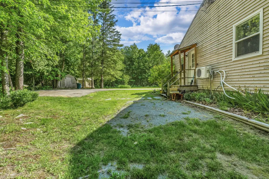48 Palmer Road Newport ME 04953