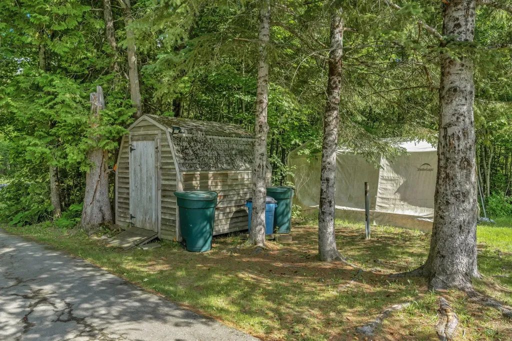 48 Palmer Road Newport ME 04953