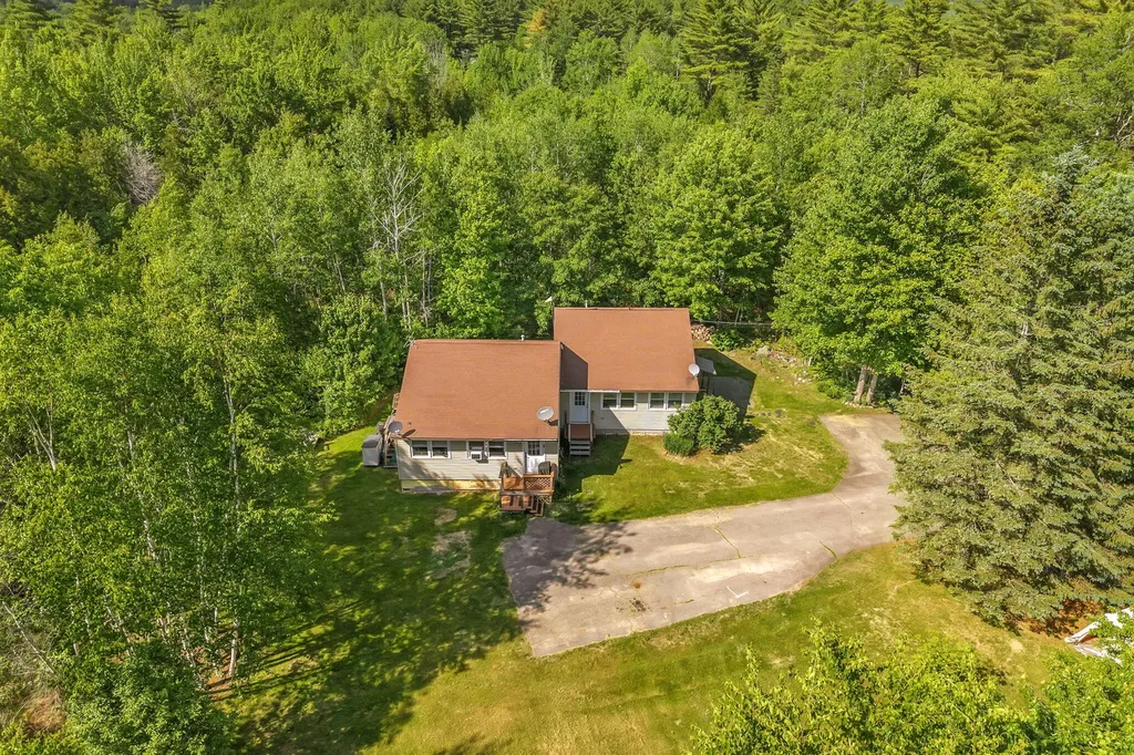 48 Palmer Road Newport ME 04953