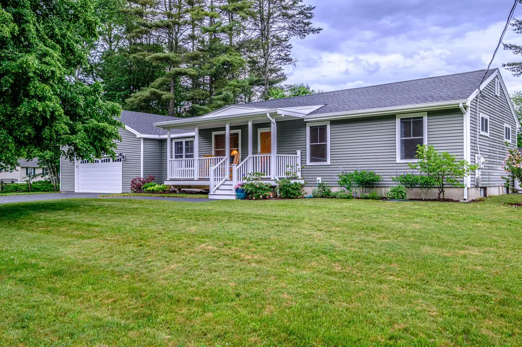 21 Bickford Drive Topsham ME 04086