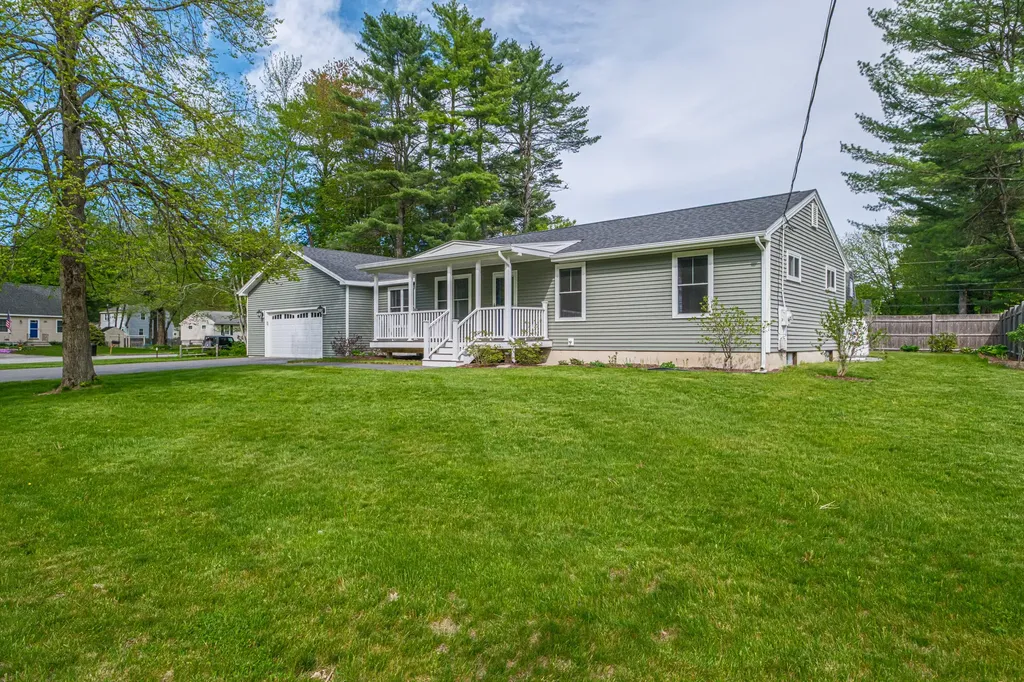 21 Bickford Drive Topsham ME 04086