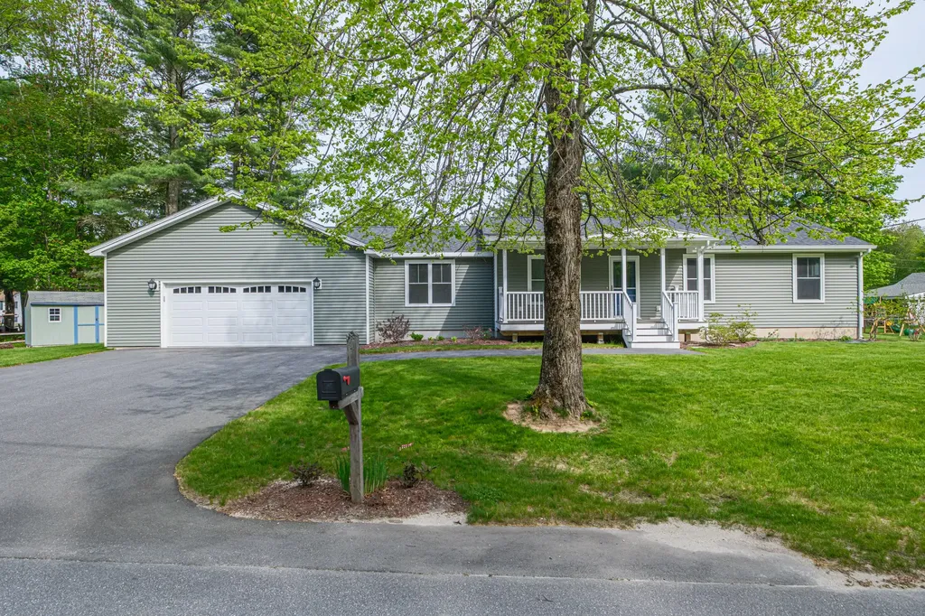 21 Bickford Drive Topsham ME 04086