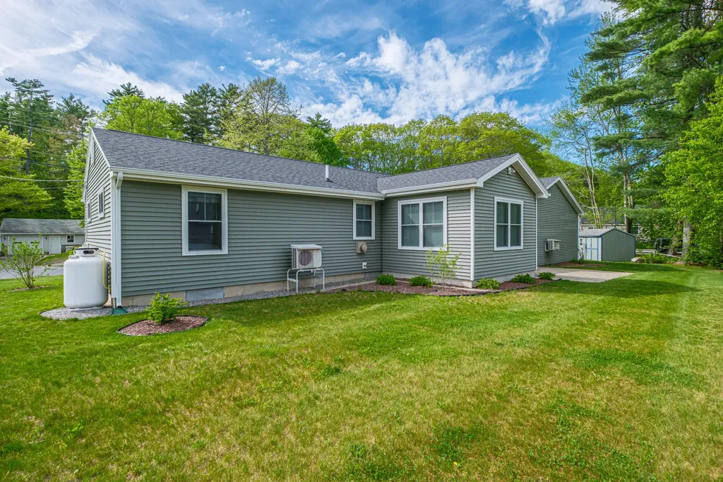 21 Bickford Drive Topsham ME 04086
