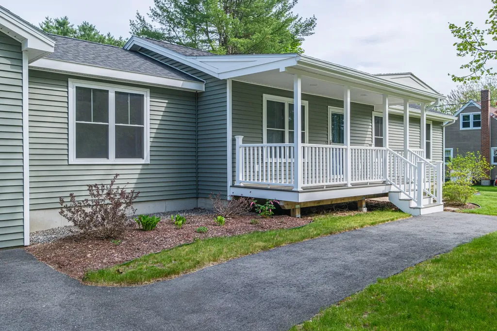 21 Bickford Drive Topsham ME 04086