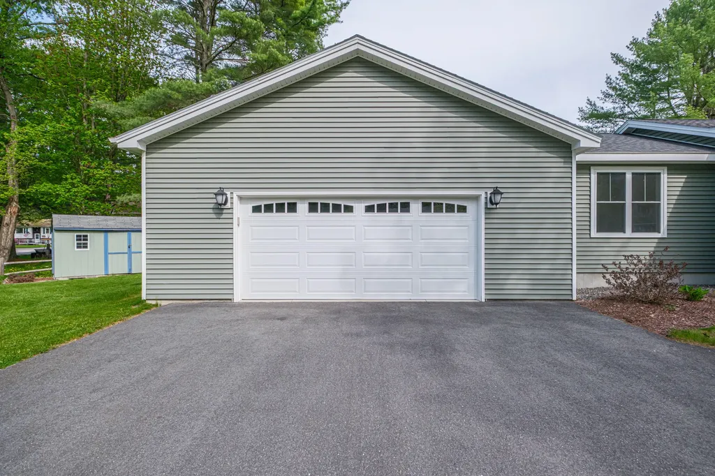 21 Bickford Drive Topsham ME 04086