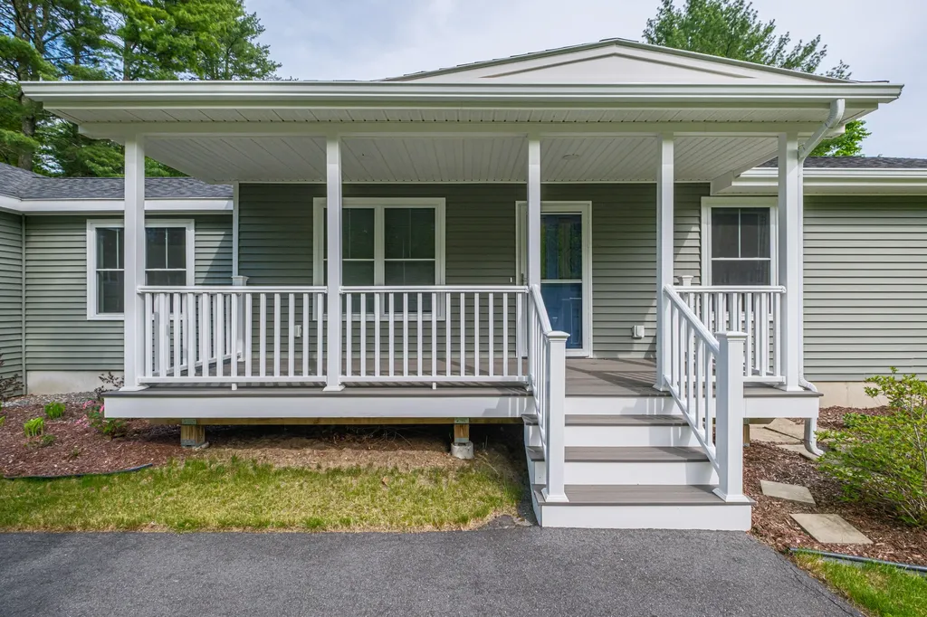 21 Bickford Drive Topsham ME 04086