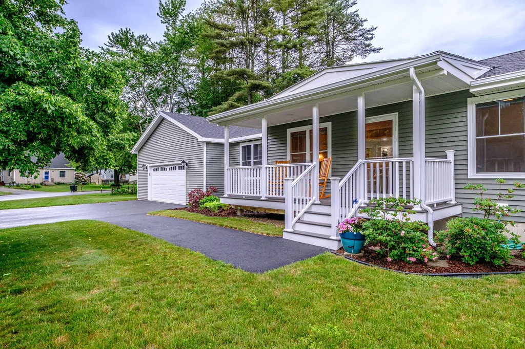 21 Bickford Drive Topsham ME 04086