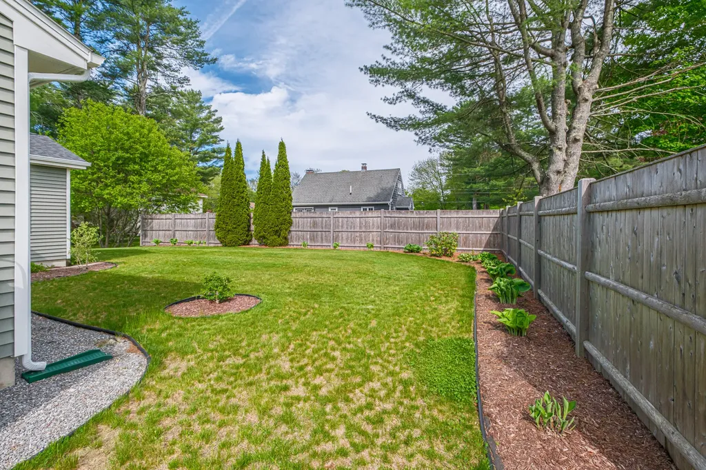 21 Bickford Drive Topsham ME 04086