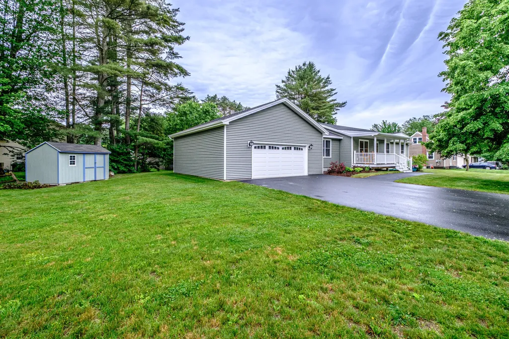 21 Bickford Drive Topsham ME 04086