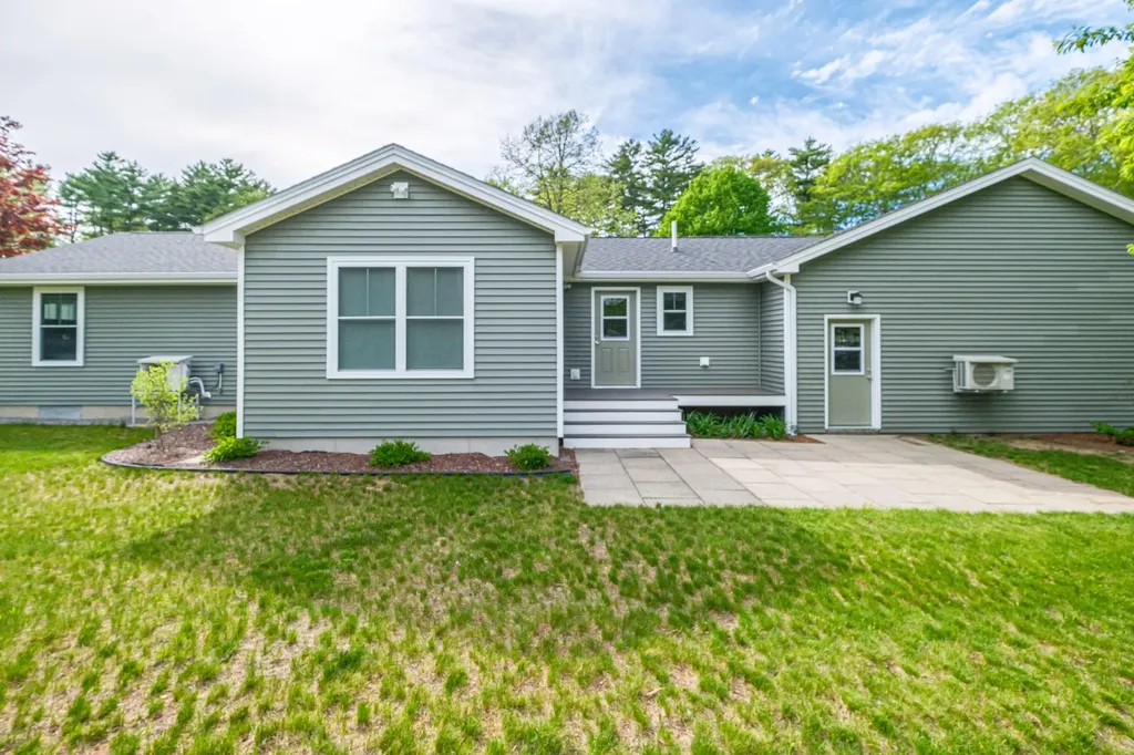 21 Bickford Drive Topsham ME 04086