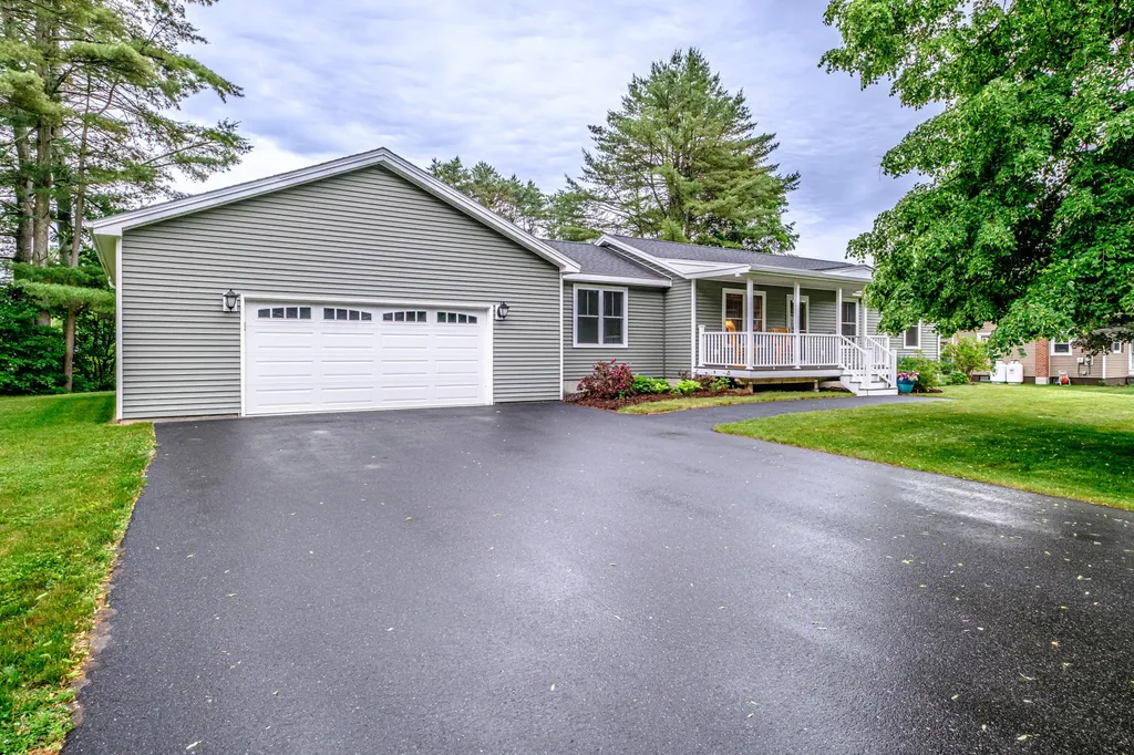 21 Bickford Drive Topsham ME 04086