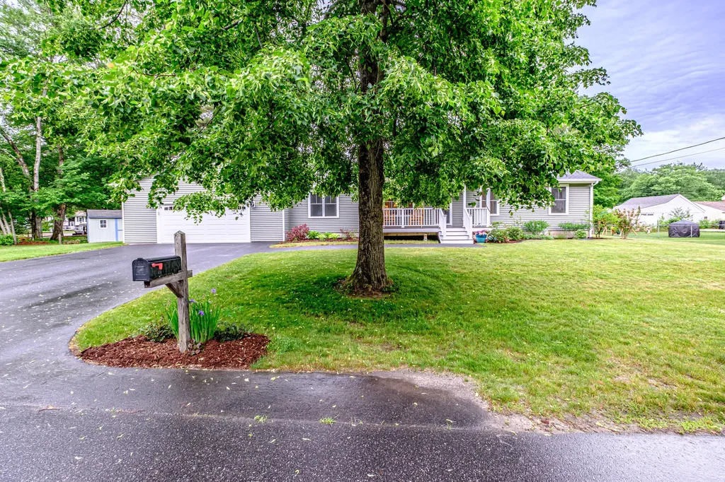 21 Bickford Drive Topsham ME 04086